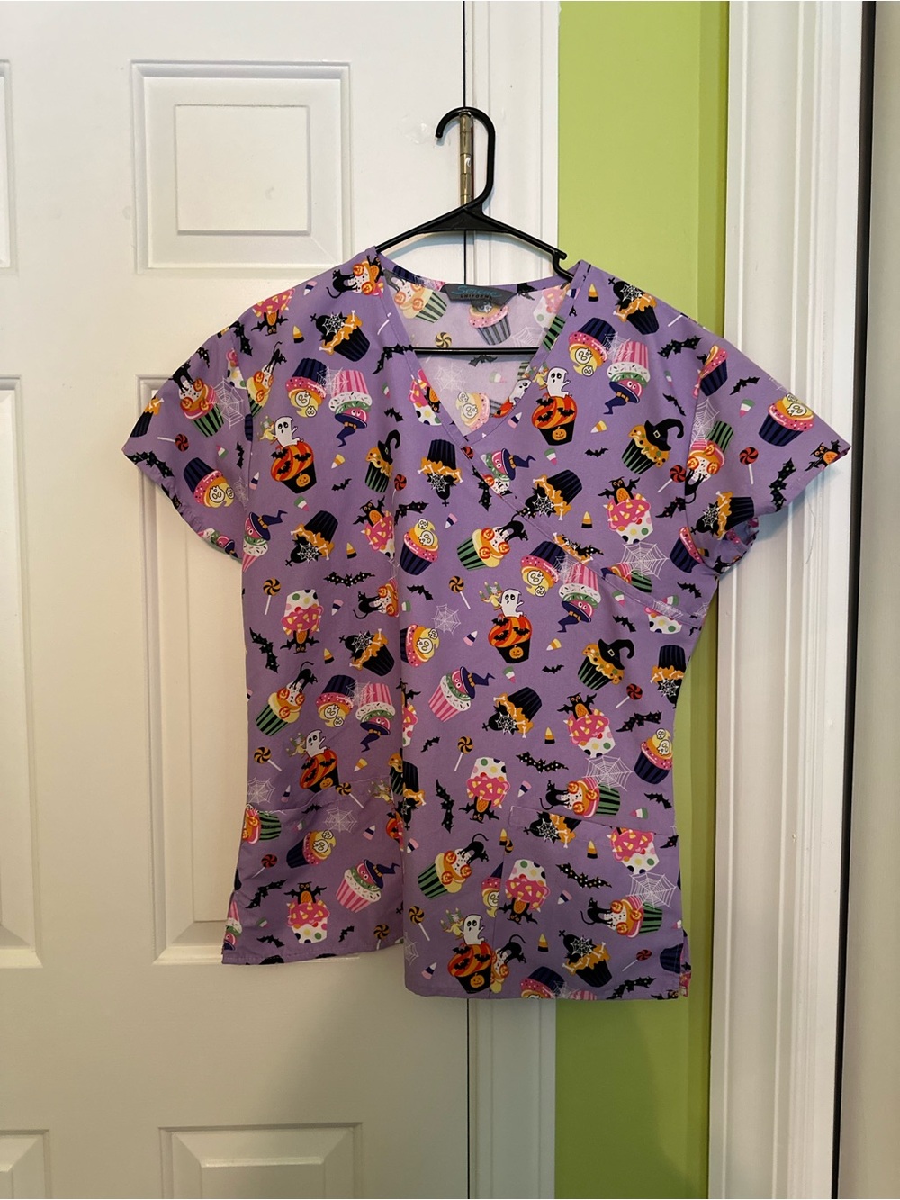 Serene Uniforms Novelty Halloween Cupcake Print Scrub Top Size Medium